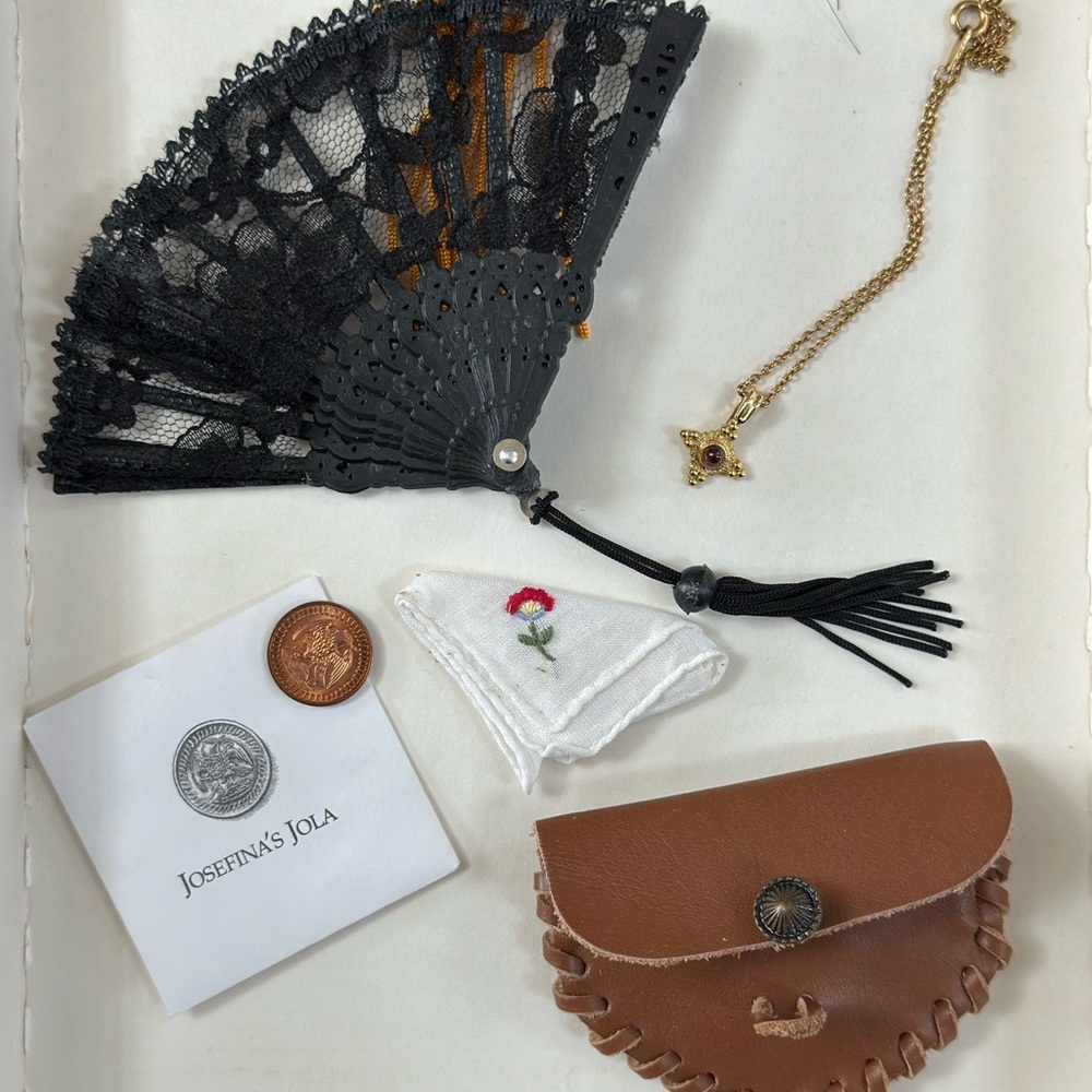 American Girl Pleasant Company vintage Josefina Montoya Doll and 2 outfits/ 1997 - Picture 13 of 13